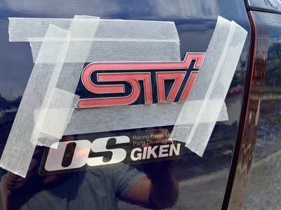 WRX STIのSTIエンブレムを前後交換しました。