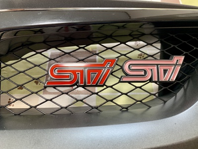 WRX STIのSTIエンブレムを前後交換しました。