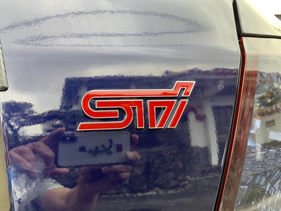 WRX STIのSTIエンブレムを前後交換しました。